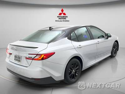 2025 Toyota Camry LE - zdjęcie 4 z 36 - miniatura