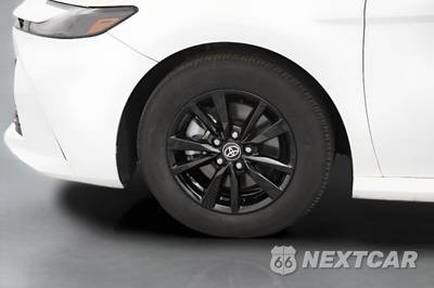 2025 Toyota Camry LE - zdjęcie 8 z 41 - miniatura