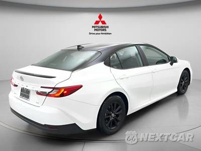 2025 Toyota Camry LE - zdjęcie 4 z 41 - miniatura