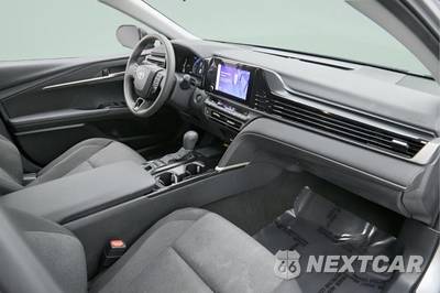 2025 Toyota Camry LE - zdjęcie 35 z 40 - miniatura