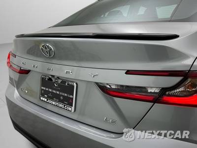 2025 Toyota Camry LE - zdjęcie 8 z 40 - miniatura