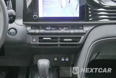 2025 Toyota Camry LE - zdjęcie 29 z 40 - miniatura