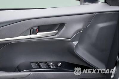 2025 Toyota Camry LE - zdjęcie 11 z 40 - miniatura