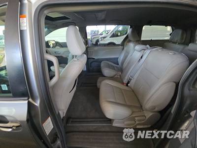 2016 Toyota Sienna XLE Premium 8-Passenger 119.3" WB - zdjęcie 13 z 28 - miniatura