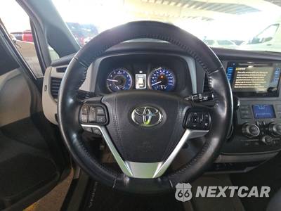 2016 Toyota Sienna XLE Premium 8-Passenger 119.3" WB - zdjęcie 10 z 28 - miniatura