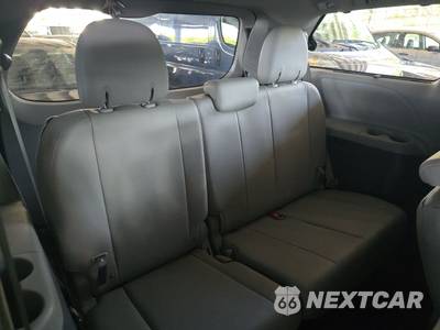 2016 Toyota Sienna XLE Premium 8-Passenger 119.3" WB - zdjęcie 14 z 28 - miniatura