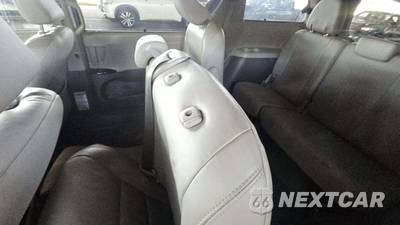 2016 Toyota Sienna XLE Premium 8-Passenger 119.3" WB - zdjęcie 21 z 28 - miniatura