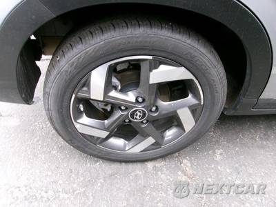 2025 Hyundai Venue SEL - zdjęcie 5 z 20 - miniatura