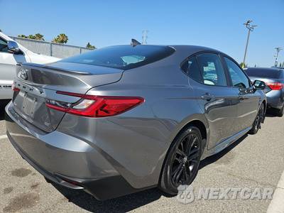 2025 Toyota Camry SE - zdjęcie 4 z 21 - miniatura