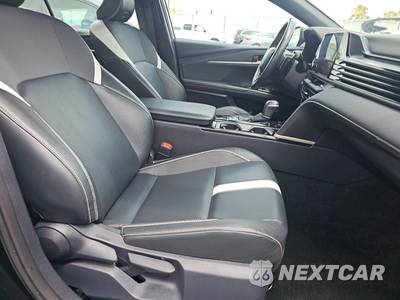 2025 Toyota Camry SE - zdjęcie 8 z 28 - miniatura