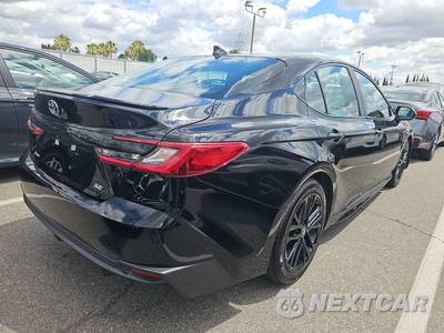 2025 Toyota Camry SE - zdjęcie 4 z 28 - miniatura