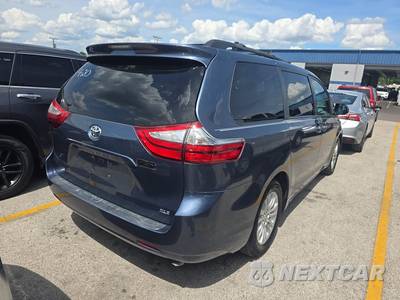 2015 Toyota Sienna XLE 8-Passenger 119.3" WB - zdjęcie 4 z 19 - miniatura