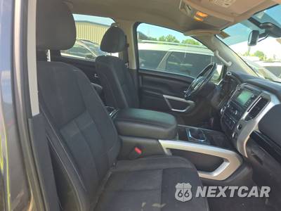 2018 Nissan TITAN SV Crew Cab Short Bed - zdjęcie 8 z 19 - miniatura