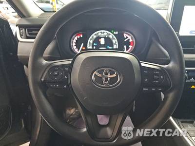 2025 Toyota RAV4 LE - zdjęcie 10 z 26 - miniatura