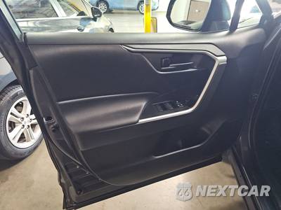 2025 Toyota RAV4 LE - zdjęcie 9 z 26 - miniatura