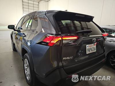 2025 Toyota RAV4 LE - zdjęcie 6 z 26 - miniatura