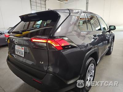 2025 Toyota RAV4 LE - zdjęcie 4 z 26 - miniatura