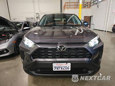 2025 Toyota RAV4 LE - zdjęcie 2 z 26 - miniatura