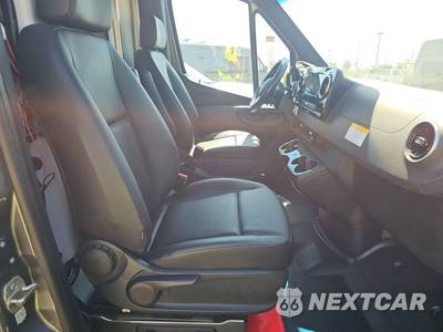 2021 Mercedes-Benz Sprinter 4500 Crew Van DRW High Roof 170.0" WB - zdjęcie 8 z 16 - miniatura