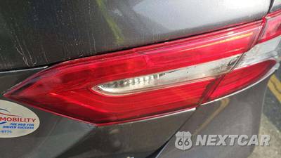 2019 Toyota Camry SE - zdjęcie 39 z 48 - miniatura