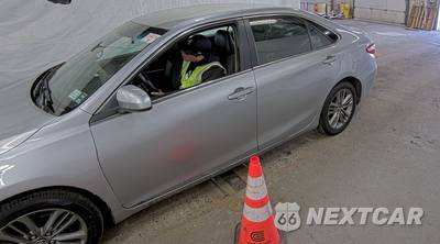 2017 Toyota Camry SE - zdjęcie 1 z 38 - miniatura