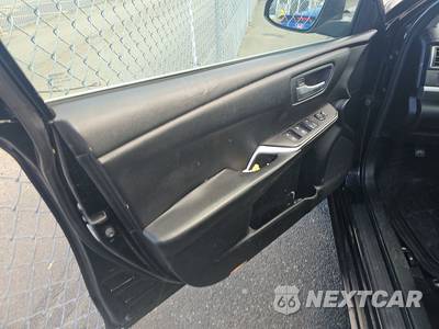 2016 Toyota Camry SE - zdjęcie 9 z 35 - miniatura