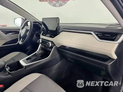 2025 Toyota RAV4 XLE Premium - zdjęcie 12 z 50 - miniatura