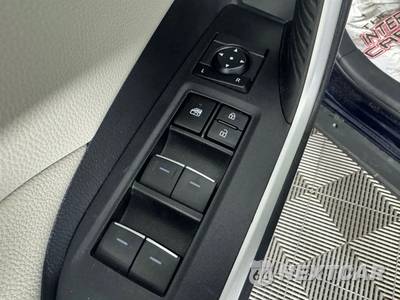 2025 Toyota RAV4 XLE Premium - zdjęcie 43 z 50 - miniatura
