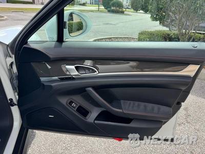 2015 Porsche Panamera GTS - zdjęcie 43 z 50 - miniatura