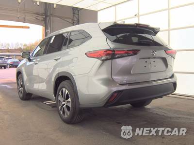 2022 Toyota Highlander XLE - zdjęcie 8 z 29 - miniatura