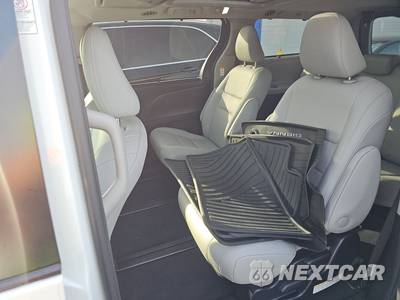 2020 Toyota Sienna Limited Premium 7-Passenger 119.3" WB - zdjęcie 13 z 37 - miniatura