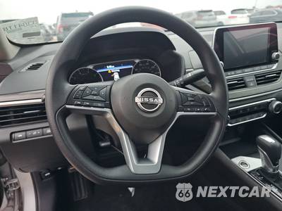 2025 Nissan Altima SV - zdjęcie 10 z 18 - miniatura