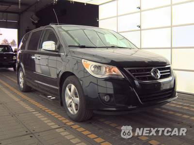 2014 Volkswagen Routan SEL Premium 121.2" WB - zdjęcie 3 z 19 - miniatura