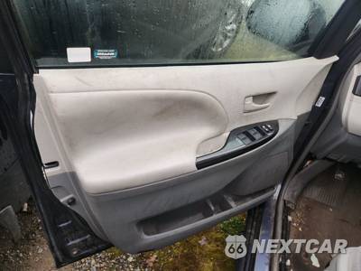 2014 Toyota Sienna LE 8-Passenger 119.3" WB - zdjęcie 8 z 20 - miniatura