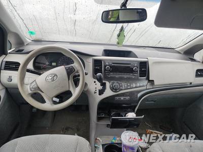 2014 Toyota Sienna LE 8-Passenger 119.3" WB - zdjęcie 9 z 20 - miniatura