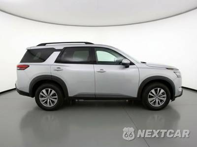2025 Nissan Pathfinder SV - zdjęcie 8 z 12 - miniatura