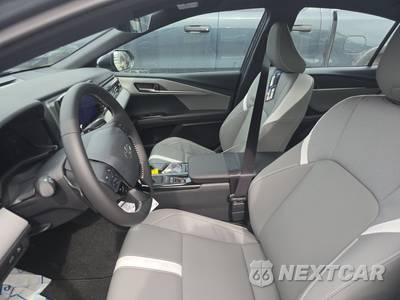 2026 Toyota Camry SE - zdjęcie 13 z 25 - miniatura