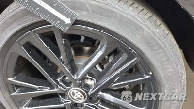 2025 Toyota Camry SE - zdjęcie 4 z 16 - miniatura