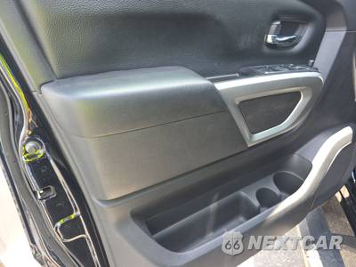 2021 Nissan TITAN SV Crew Cab Short Bed - zdjęcie 9 z 32 - miniatura