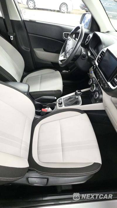 2025 Hyundai Venue SEL - zdjęcie 7 z 7 - miniatura