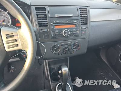 2011 Nissan Versa 1.8 SL Hatchback - zdjęcie 11 z 43 - miniatura