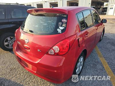2011 Nissan Versa 1.8 SL Hatchback - zdjęcie 4 z 43 - miniatura