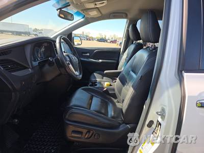 2017 Toyota Sienna SE Premium 8-Passenger 119.3" WB - zdjęcie 13 z 32 - miniatura