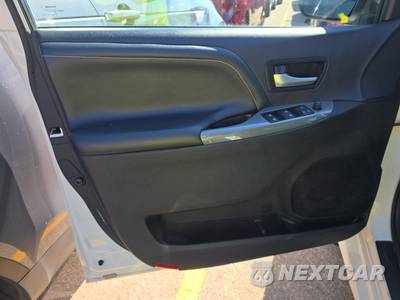 2017 Toyota Sienna SE Premium 8-Passenger 119.3" WB - zdjęcie 15 z 32 - miniatura