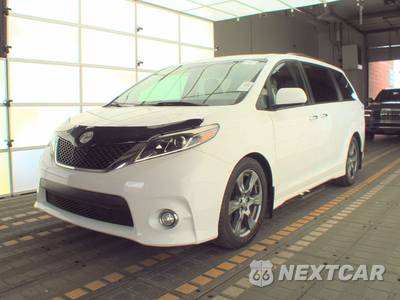 2017 Toyota Sienna SE Premium 8-Passenger 119.3" WB