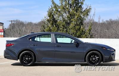 2026 Toyota Camry SE - zdjęcie 8 z 39 - miniatura