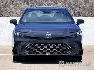 2026 Toyota Camry SE - zdjęcie 2 z 39 - miniatura