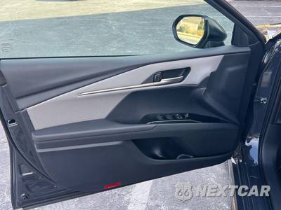 2026 Toyota Camry SE - zdjęcie 12 z 39 - miniatura