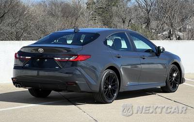 2026 Toyota Camry SE - zdjęcie 7 z 39 - miniatura