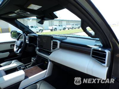 2024 Toyota Sequoia Capstone - zdjęcie 19 z 27 - miniatura